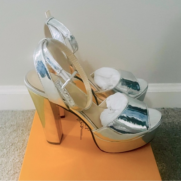 🩶 AMZ Silver Platform Heels - Picture 1 of 3